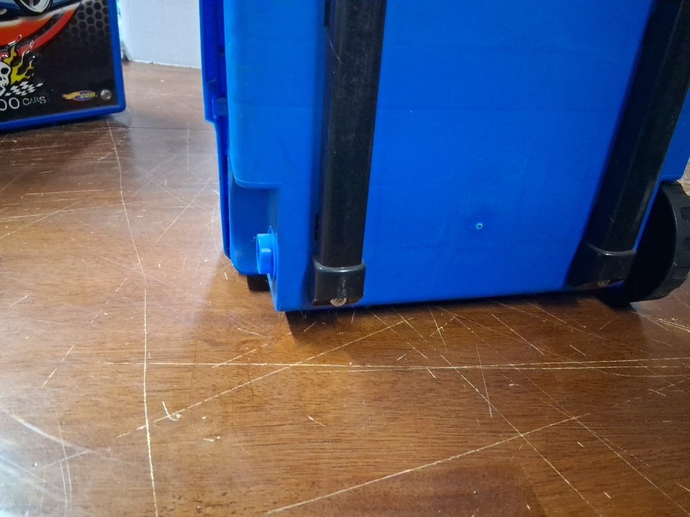 hot wheels 100 car rolling storage case