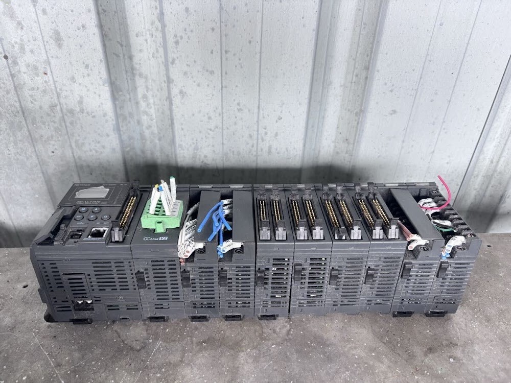 KEYENCE KV-5500 PLC Programmable Controller & Modules KV-B16XC KV-C64XC USED