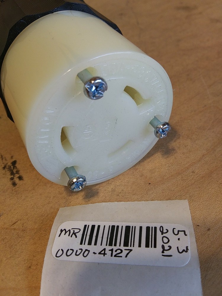 Leviton 2643 Locking Connector 2 Pole 3 Wire Grounding
