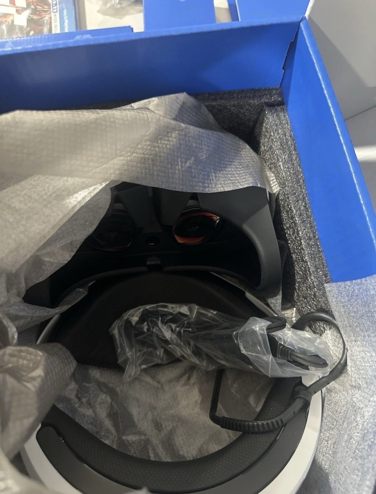 Sony PSVR Bundle CUH-ZVR1 Complete w/ Camera & Game