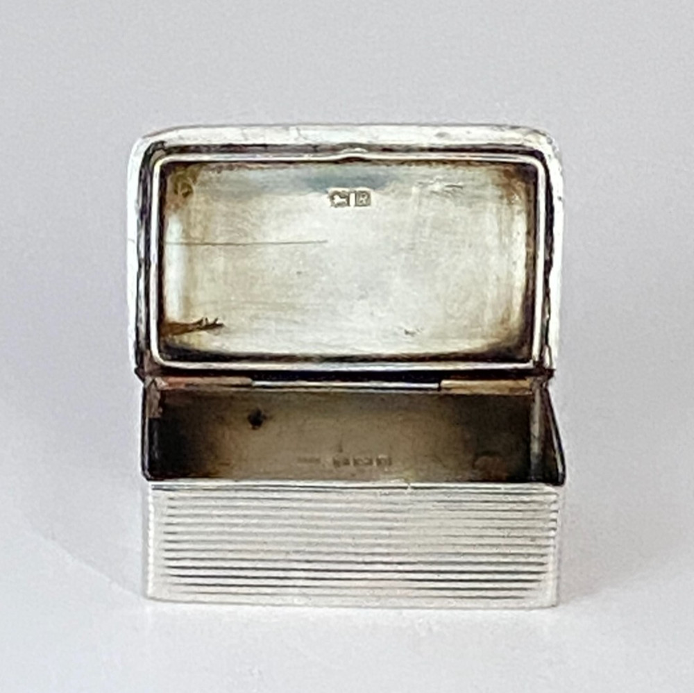 Vintage Heavy Solid Silver Pie Crust Engine Turned Pill Snuff Box Ribbed Sides
