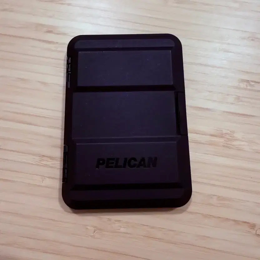 Pelican MagSafe Card Case Official