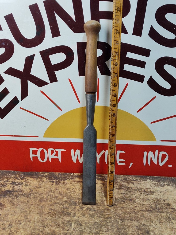 Early Hart 1-1/2" Bevel Edge Socket Framing Chisel Timber Slick