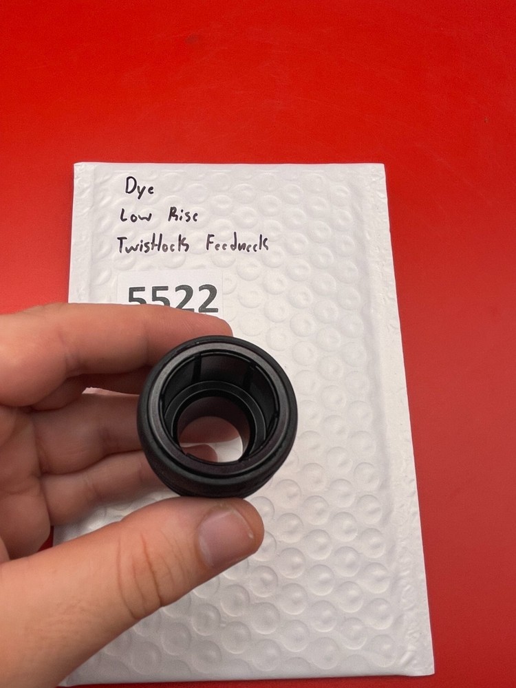 Dye Low Rise Twistlock Feedneck