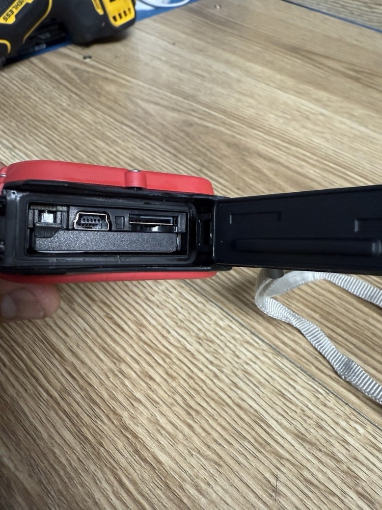 Coleman Xtreme Waterproof Digital Camera Red – Works via USB, Broken Latch