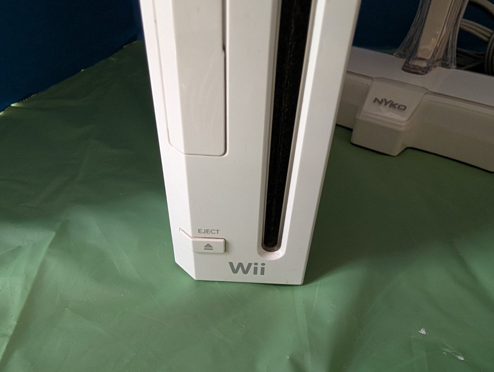 Nintendo Wii Console System + Accessories Bundle * AS IS READ DEsc