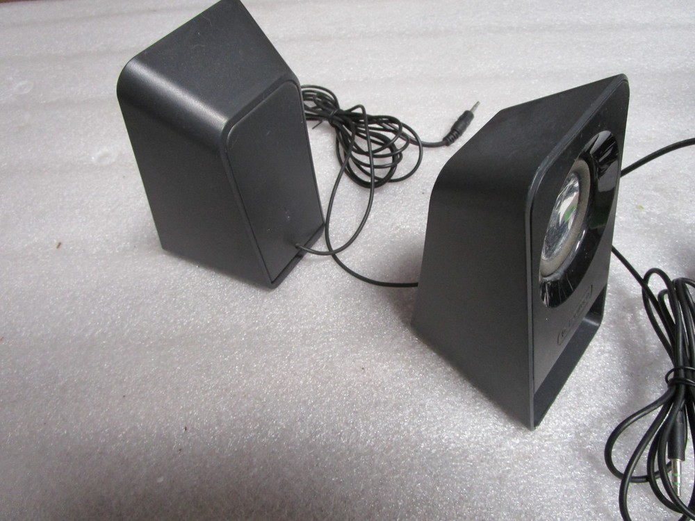 Logitech S-00143 s213 Multimedia 2.1 Computer Speakers with Subwoofer