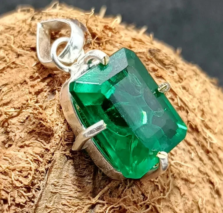 Certified 18.56 Ct Natural Emerald 925 Solid Silver Emerald Cut Pendant Gemstone