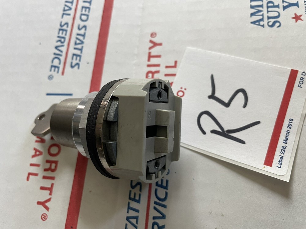 Allen-Bradley 800T-H33A Keyed Switch