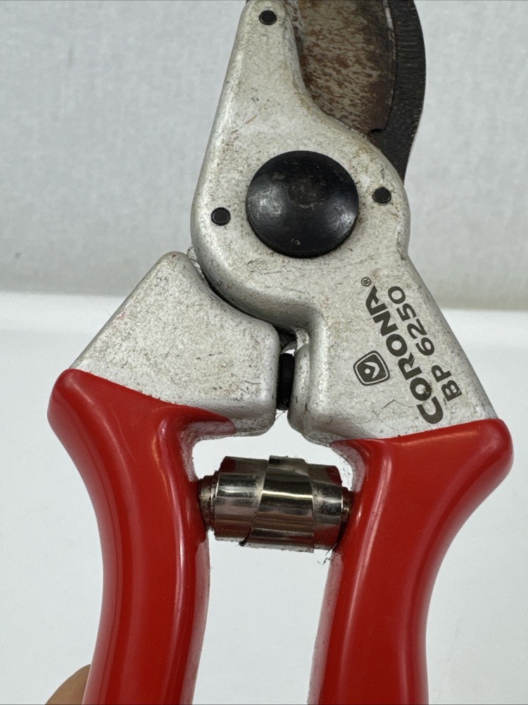 Corona BP6250 Bypass Pruner Used