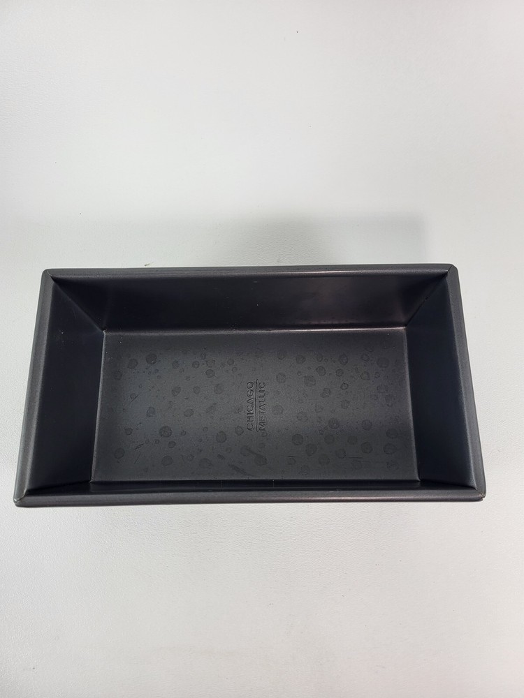 chicago metallic Loaf pan 9" X 5"