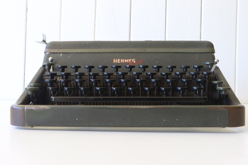 Hermes 2000 Typewriter - Original Case ***** Excellent Working Condition *****