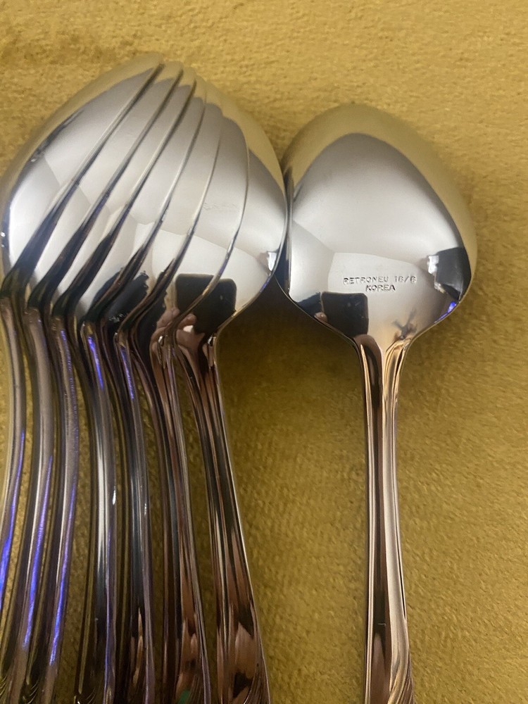(8) Soup Spoons Retroneu Silverplate "Linda"