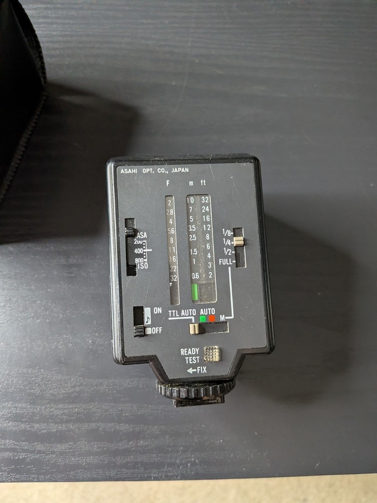 Pentax AF200T Shoes-Mount Flash Light Speedlight UNTESTED