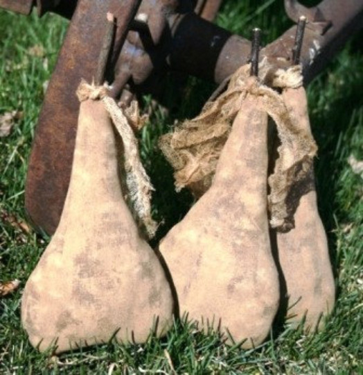 PRIMITIVE PEAR BOWL FILLER PATTERN MAILED ~ GREAT FOR ALL SEASON!! SO PRIM!!