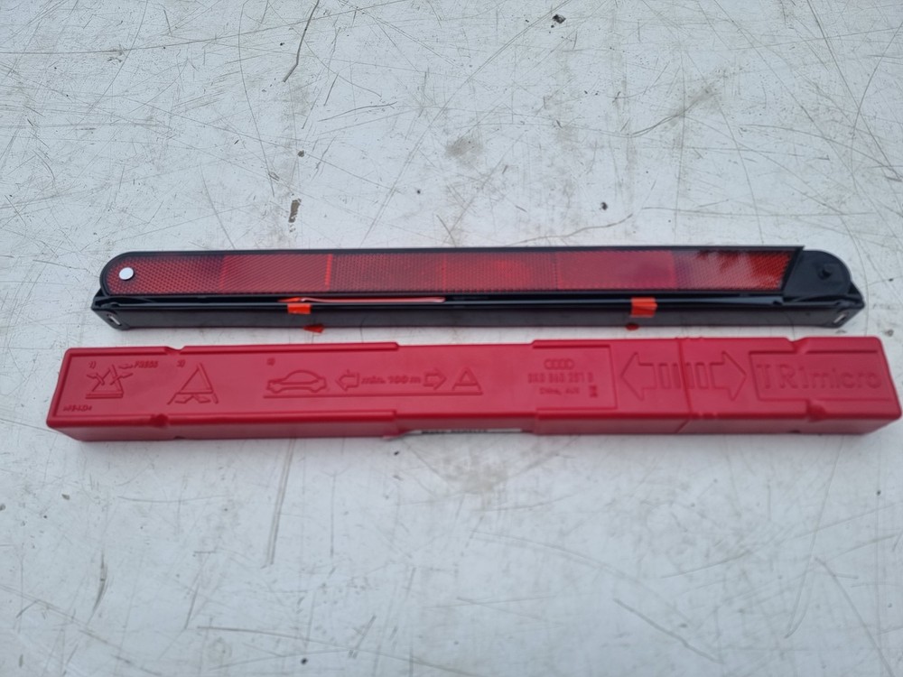 BENTLEY BENTAYGA MK2 2020-2025 ROADSIDE HAZARD WARNING EMERGENCY TRIANGLE