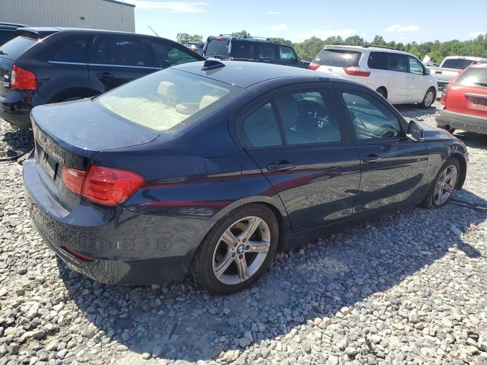 320I 2014 Glove Box 4722780
