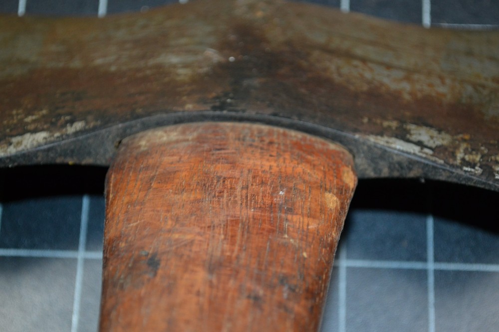 PLUMB - 3 1/2# - DOUBLE BIT AXE - ALL ORIGINAL