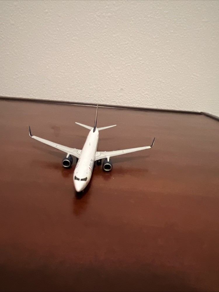 Delta 737-800 1:400 Scale