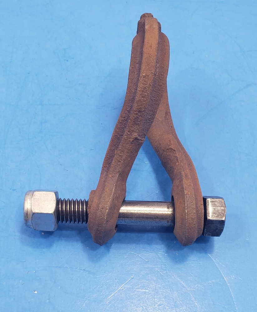 Small Chain Lifting Eye