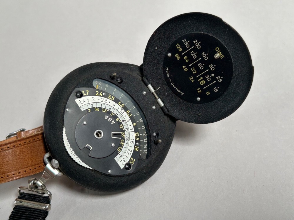 Vintage BERTRAM Chronos LIGHT METER GERMANY With Wrist Band (A7)