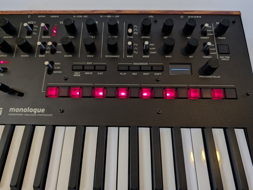 KORG Monologue Mono 25 Key 16 Step Sequencer Synth - WITH DECKSAVER! - CLEAN!