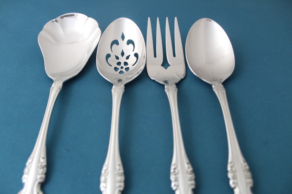 Oneida Community BRAHMS Serving (4pc Set)Tablespoon Casserole Pierced Stainless
