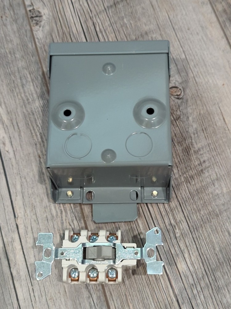 SQUARE D Type 3R Enclosure 9991 Type / KE3 W/3 pole Switch