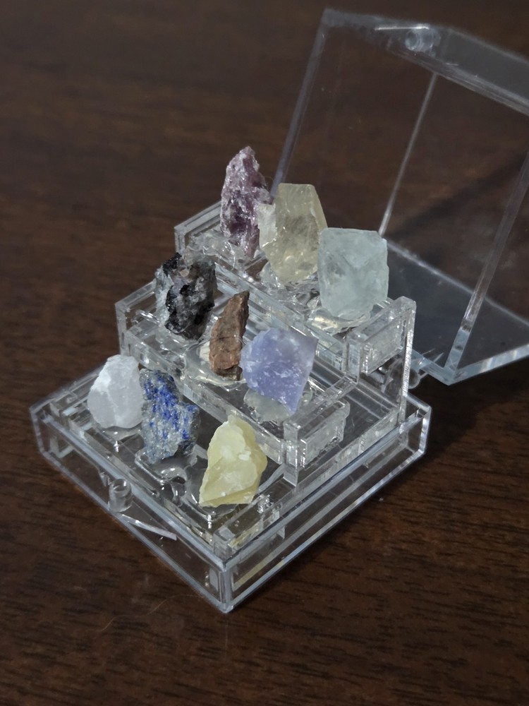 World's Smallest Fluorescent Mineral Collection!!