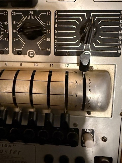 vacuum tube tester working