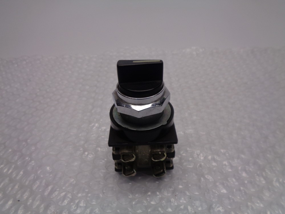 INDUSTRIAL SPARE ZC49 SELECTOR SWITCH NSNP