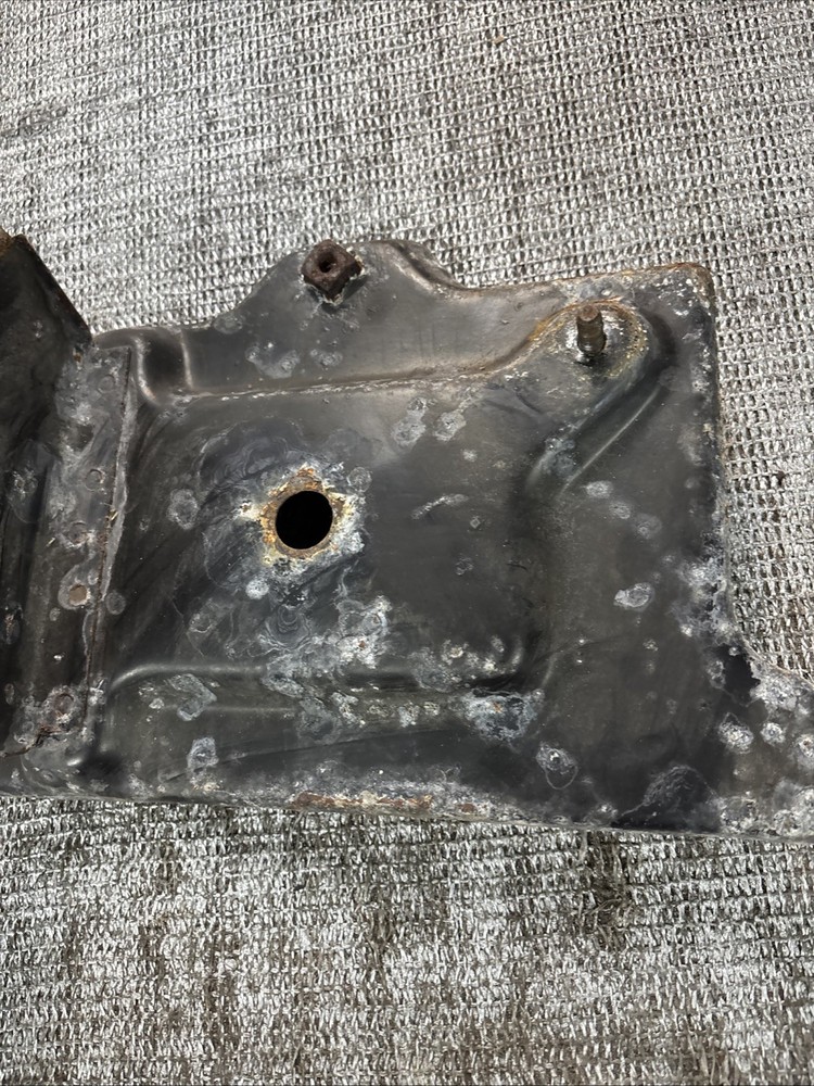 gmc sierra 3500 battery tray 2000