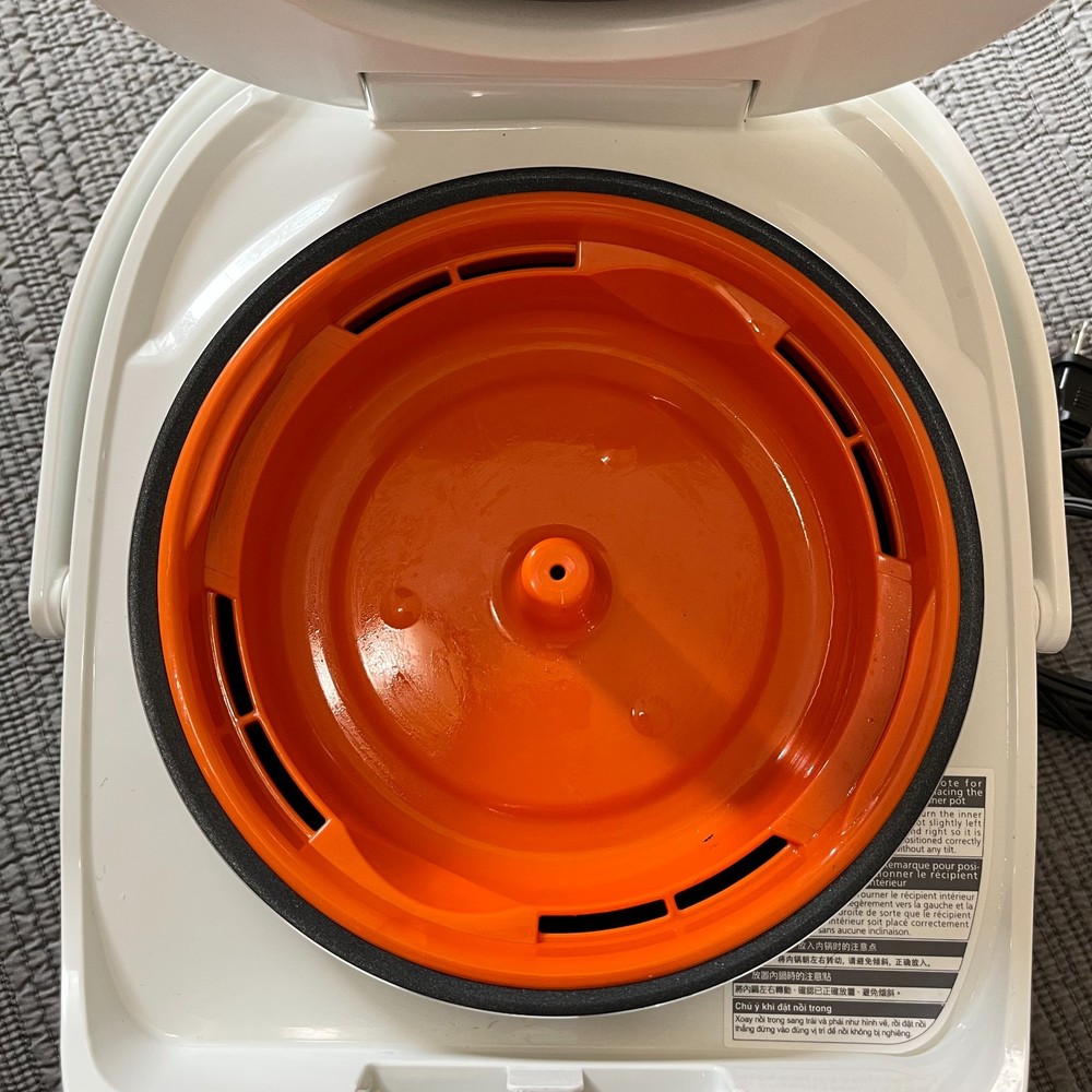 Tiger JBV-S10U 5.5 Cup Microcomputer Rice Cooker White Multi-Menu