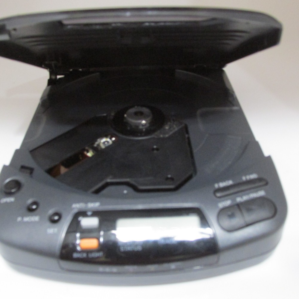 Fisher EES 1 Bit OPTI TRAC Personal CD player PCD-5- Tested