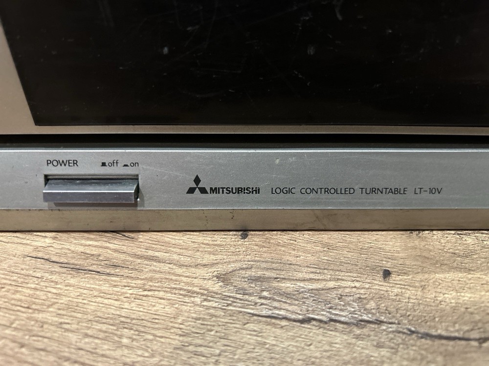 Vintage Mitsubishi LT-10V Vertical Linear Tracking Turntable