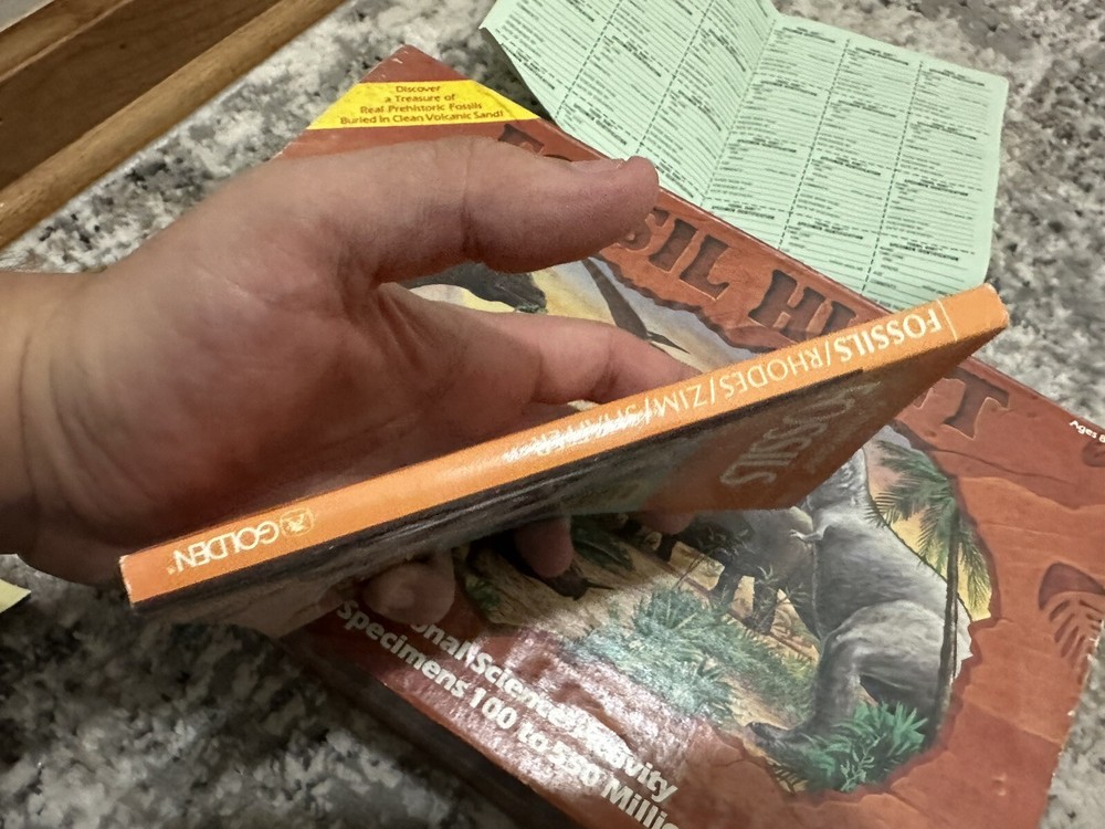 FOSSIL HUNT EDUCATIONAL SCIENCE ACTIVITY TOY BY UNCLE MILTON 1962