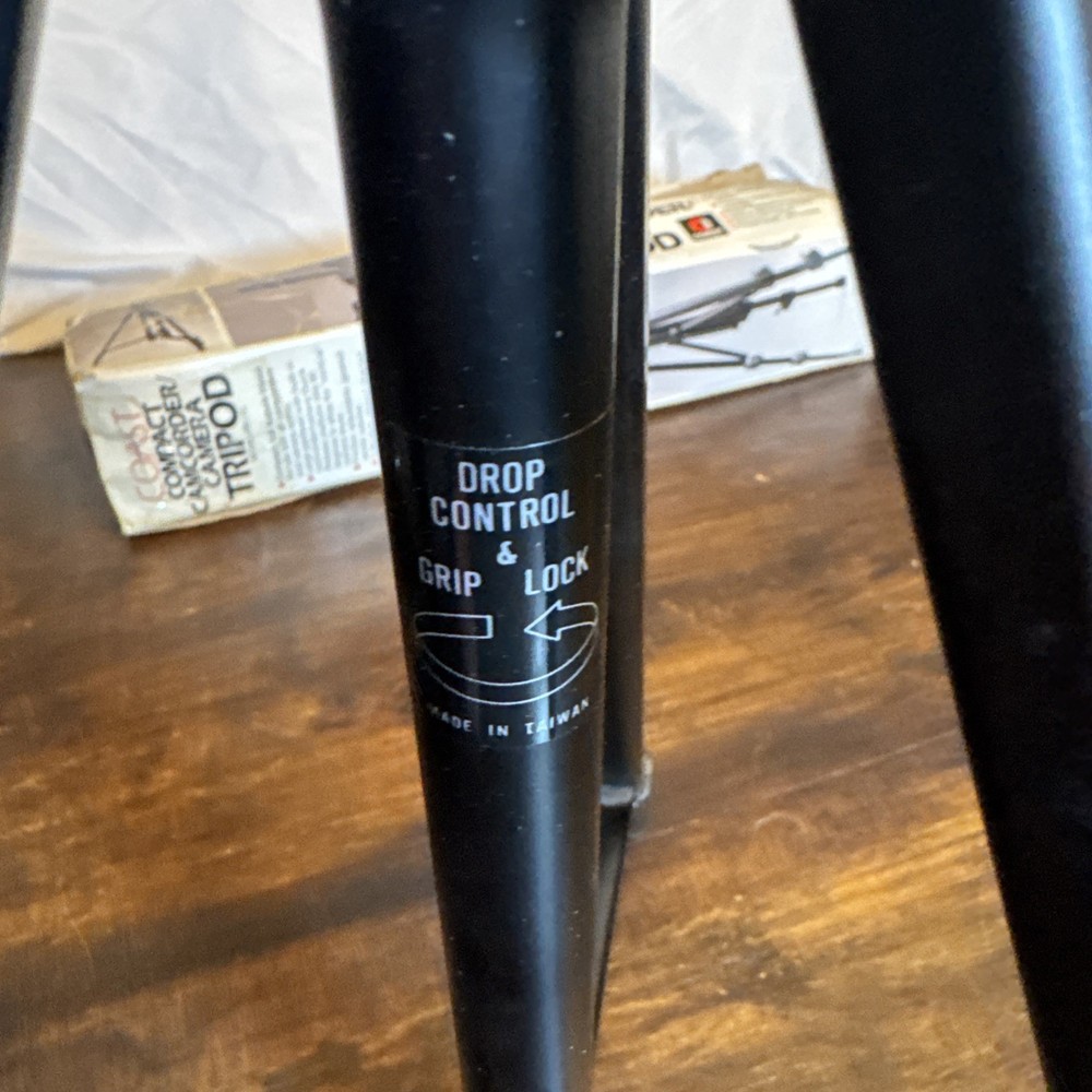 Coast Compact Camcorder/Camera Tripod Model VTR-77G