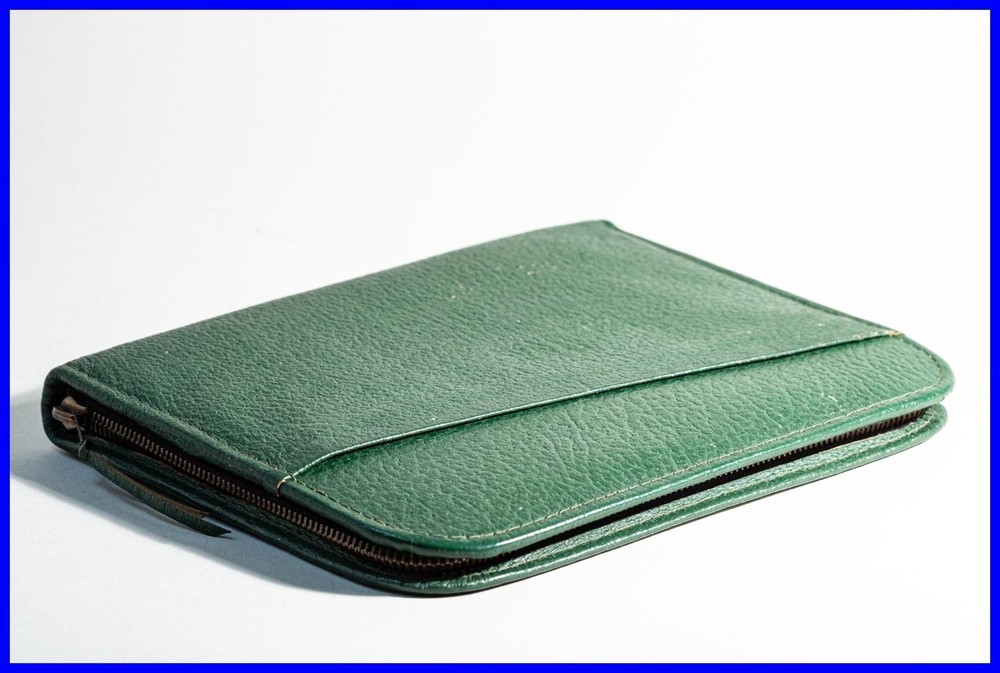1950s Unbranded Green Leather Folder With Zipper For Notes With Ring Binder