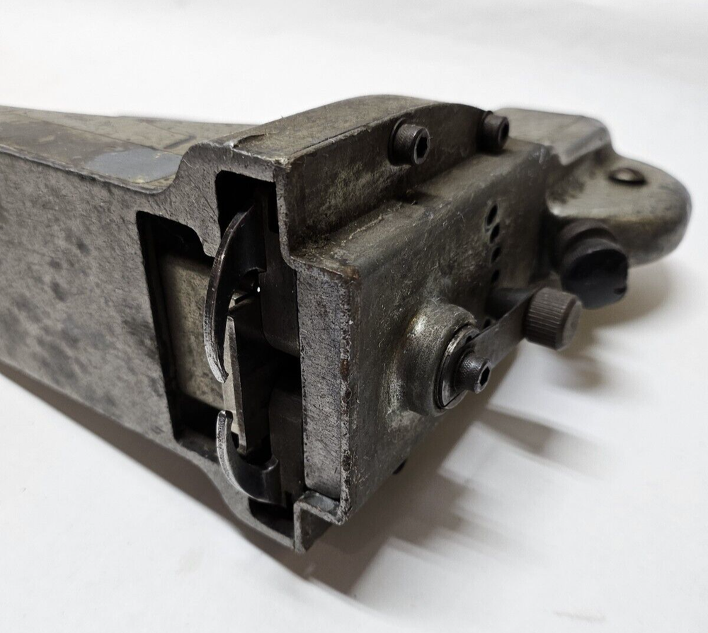 International HB5A56310 Hand Boxer Stapling Machine (Missing Spring)