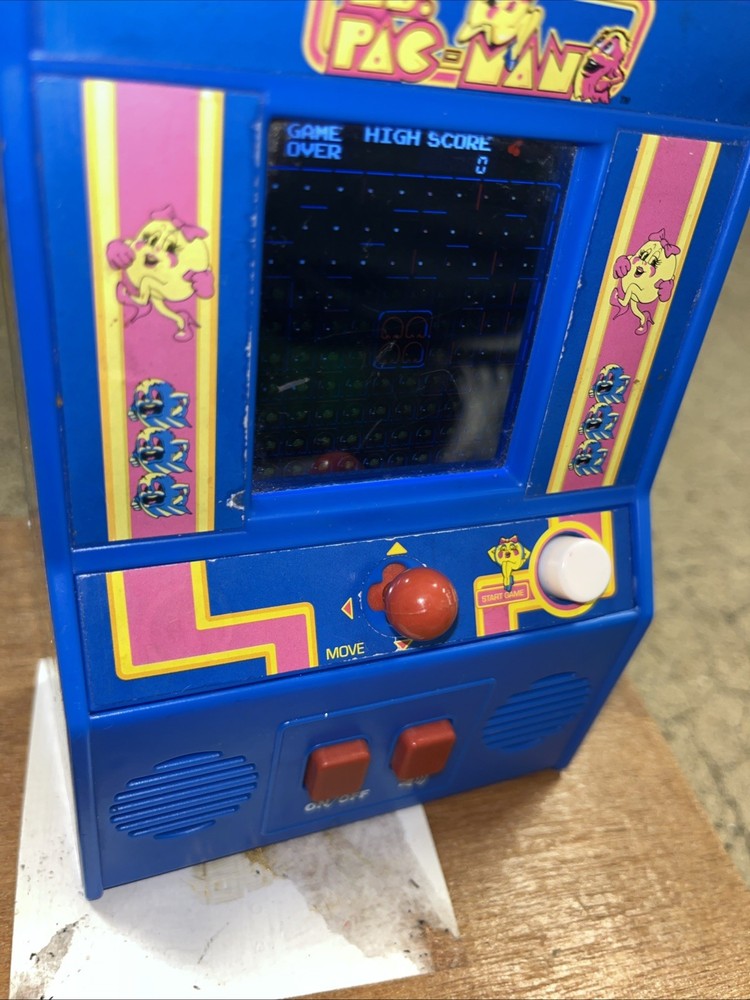 Ms. Pac-man Handheld Retro Mini Arcade Game 2018 Basic Fun Bandai Namco
