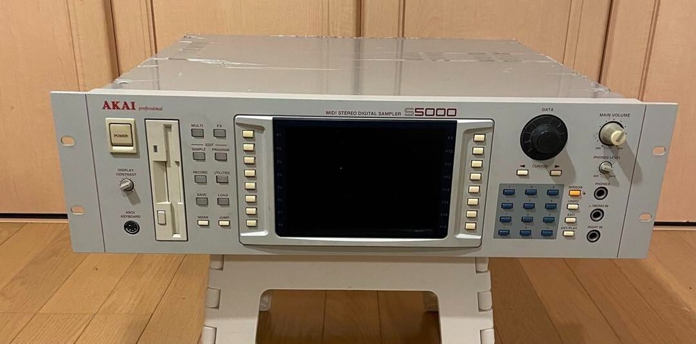 AKAI Professional S5000 V2 Digital Sampler Good