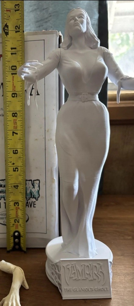 Vampira statue unpainted