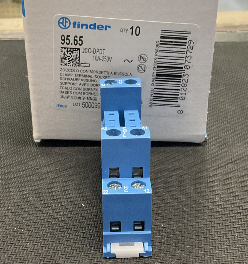95.65- CLAMP TERMINAL SOCKET - 10A 250V AC - DPDT