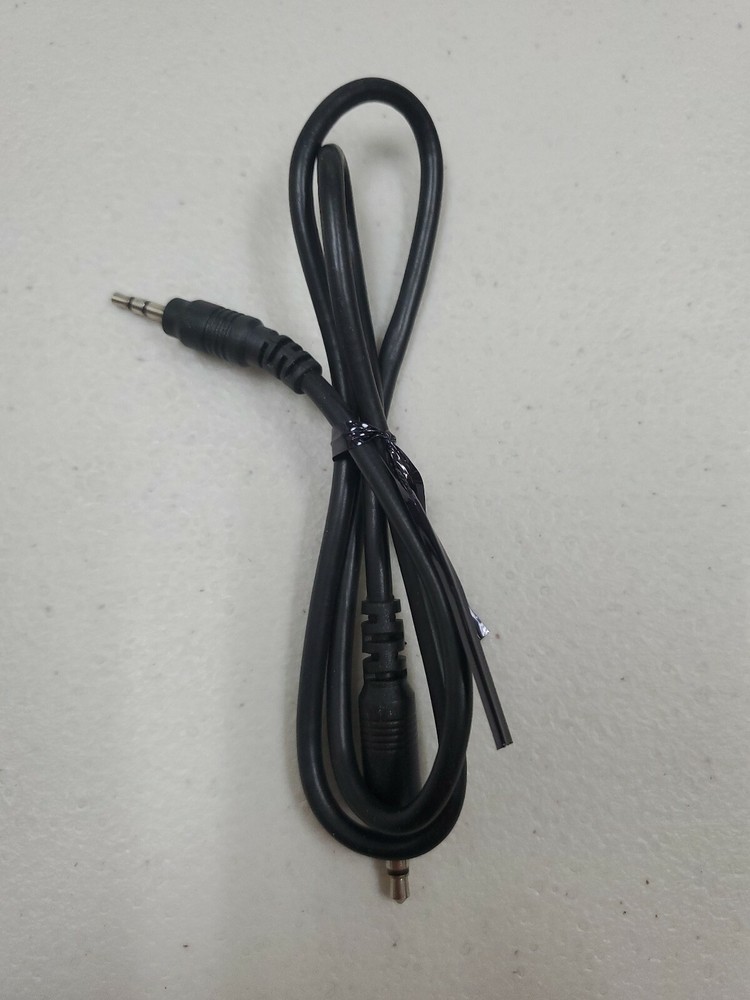 Scosche Universal Digital FM Frequencies Transmitter w/ SD Card Reader