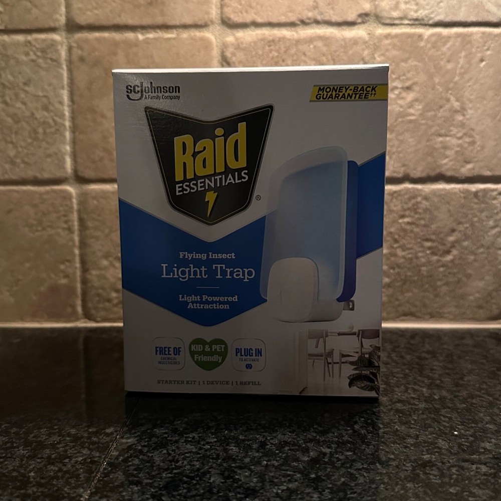 NEW Raid Essentials Flying Insect Light Trap Starter Kit: 1 Device & 1 Refill 💡