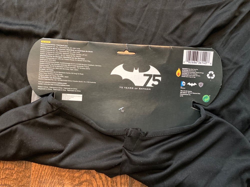 2014 NYCC DC COMICS BATMAN 75th ANNIVERSARY BLACK CAPE - NEW YORK COMIC CON