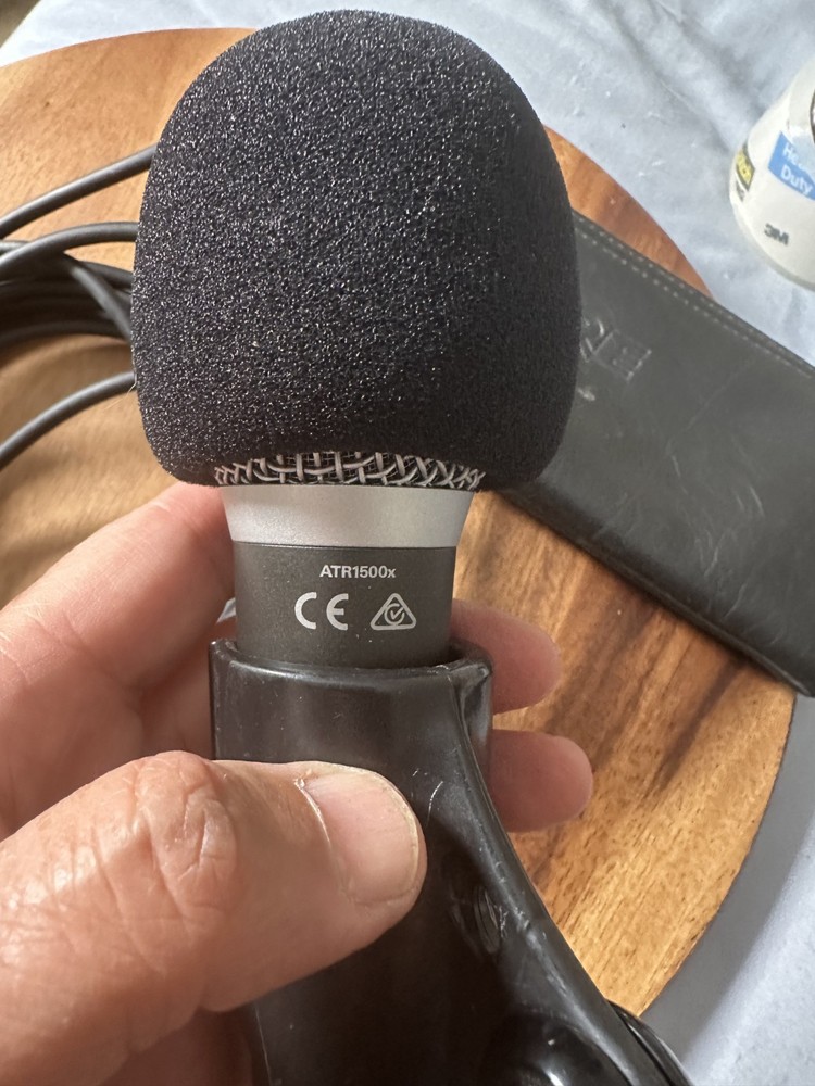 Audio-Technica ATR1500x Unidirectional Handheld Dynamic Mic XLR cable Shure Clip