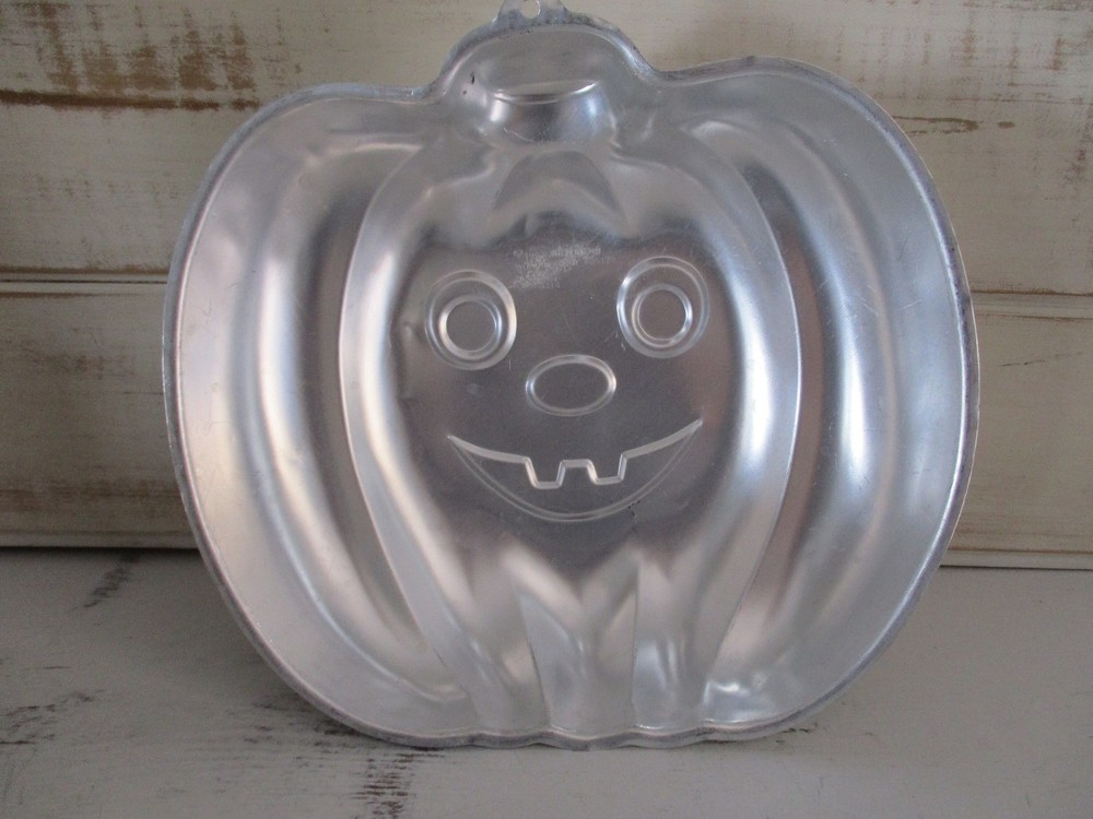 Vintage Wilton Pumpkin Cake Baking Pan 1987