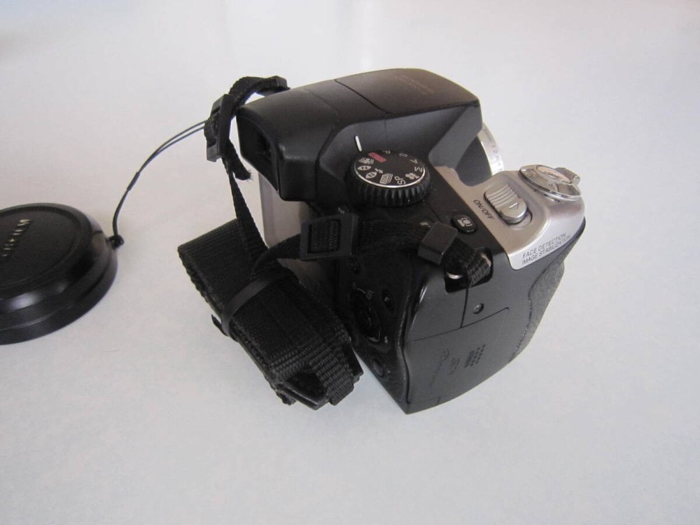FUJIFILM Digital Camera FINEPIX S8100