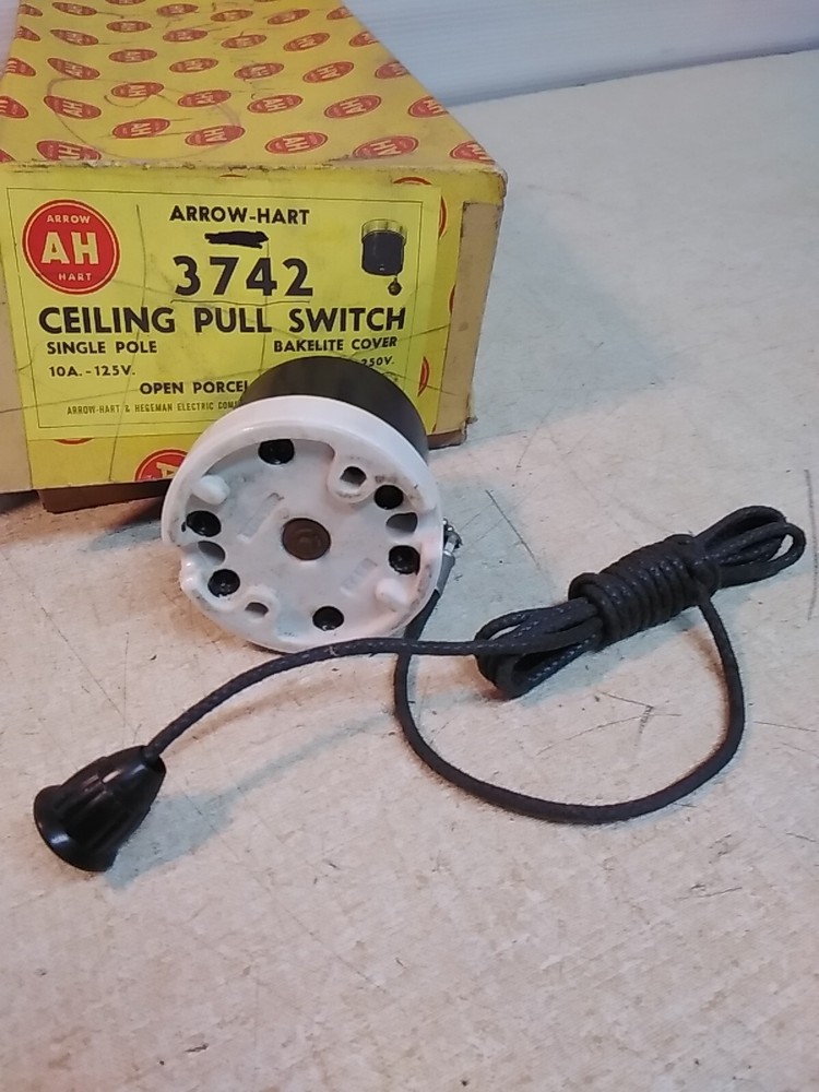 Arrow-Hart 3742 Ceiling Pull Switch Single Pole Bakelite Cover 5A-250V 10A-125V